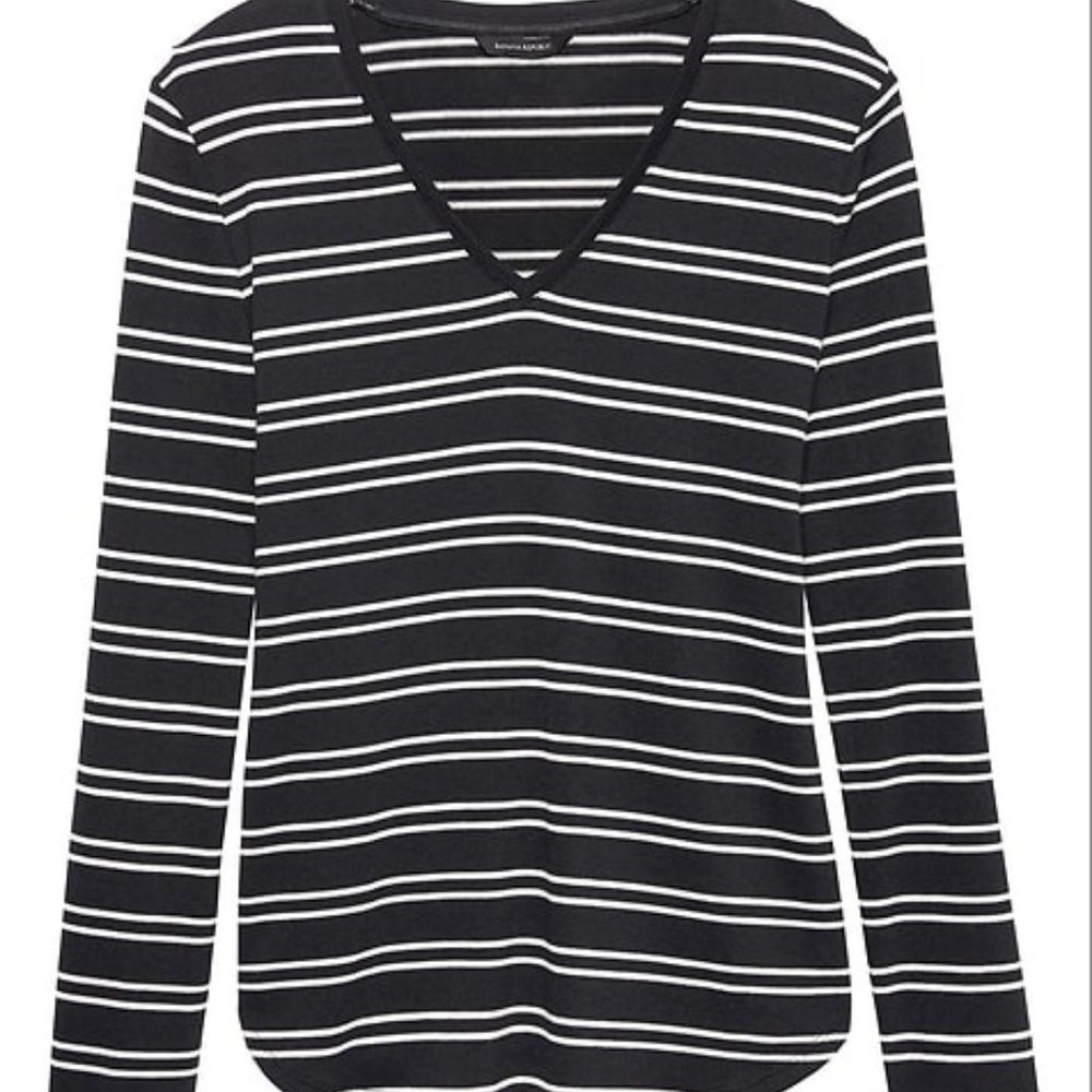 Banana Republic Luxespun V-Neck T-Shirt